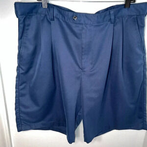 IZOD, 40,Golf Classix, Bermuda style shorts, w/pleated front,back snap pockets.